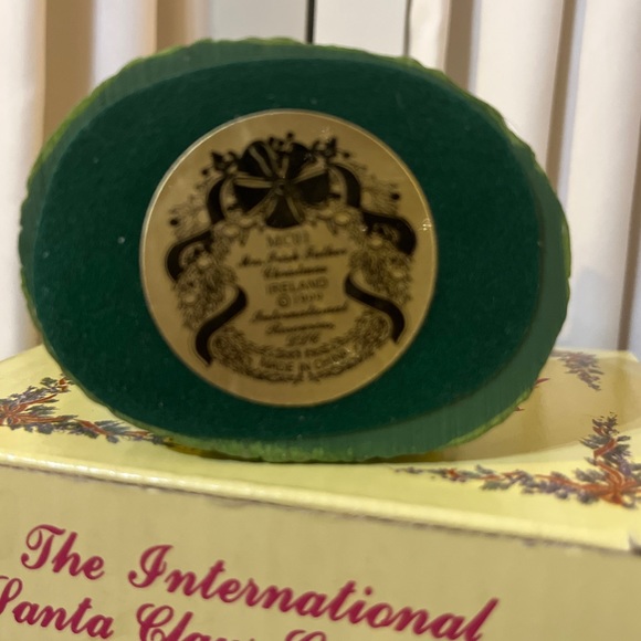 Mrs. Irish Father Xmas - Picture 2 of 3